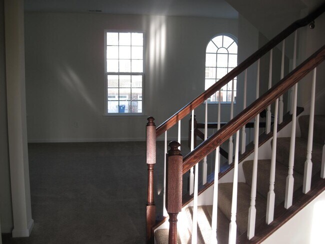 Building Photo - 1210 Madison Ln