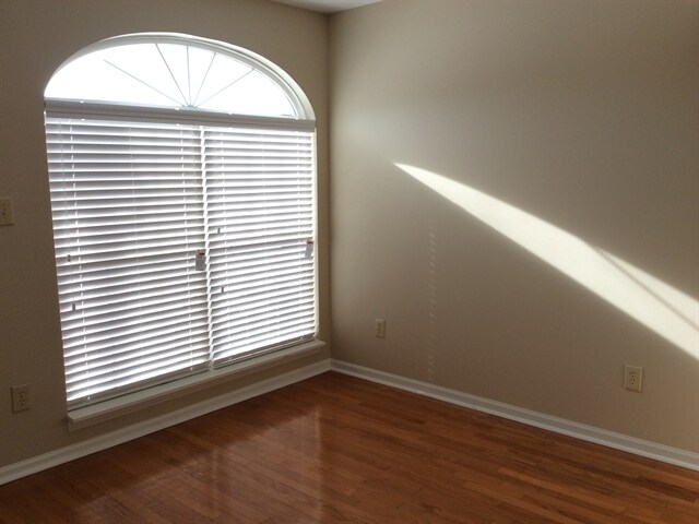 Building Photo - 6685 Wimbledon Dr