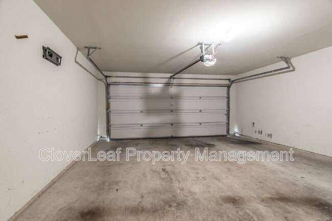 Building Photo - 8003 Oxbow Way
