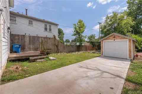 Building Photo - 336 E Siebenthaler Ave