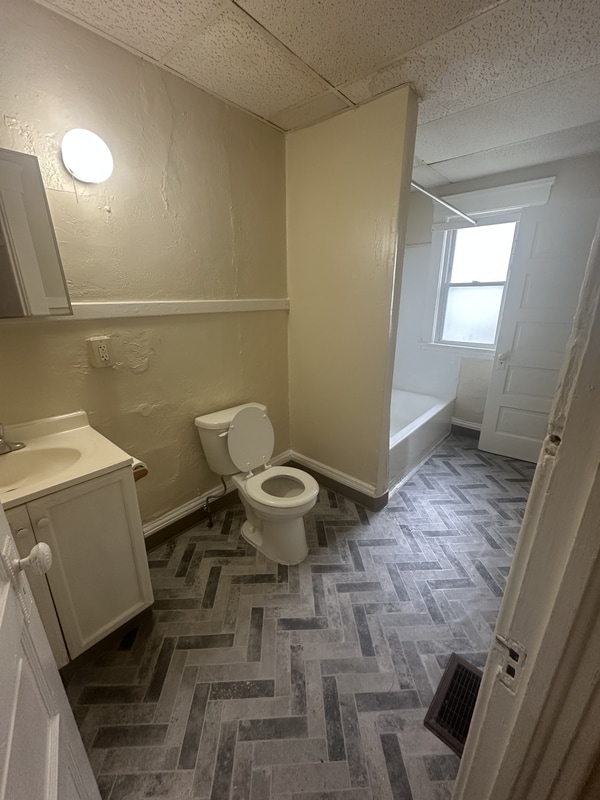 Building Photo - 2023 W 105th St