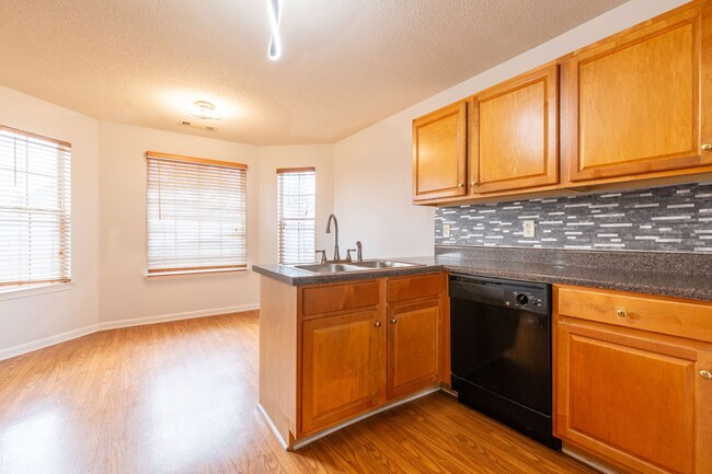 Building Photo - Move-In Ready 4 Bedroom Beauty in South Fulton!!