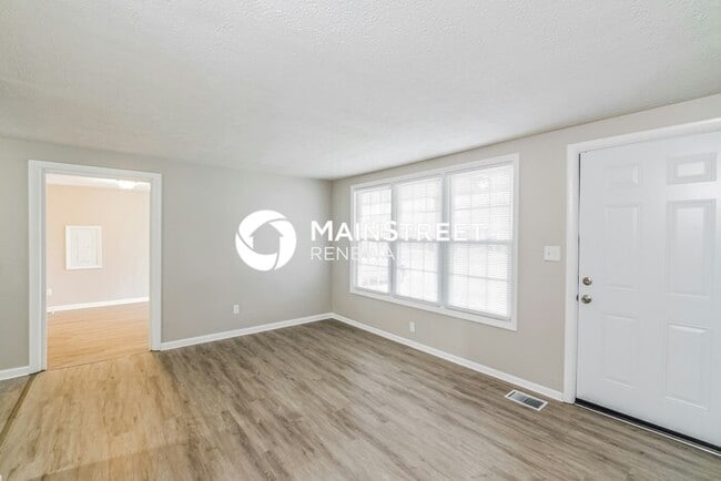 Building Photo - 3 Bedroom Pet-Friendly Home in Louisville, KY with Main Street Renewal