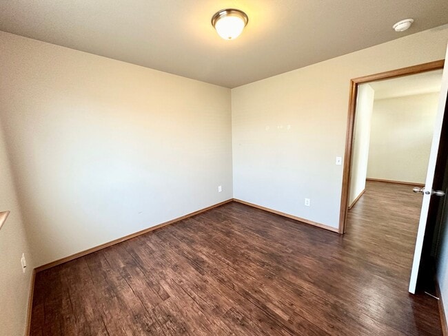 Building Photo - Spacious 3 Bedroom 2 Bathroom Home Now Available