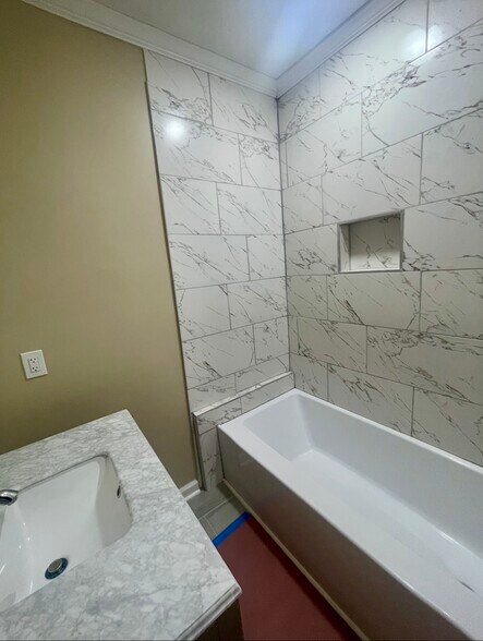 Building Photo - 4220 10th Ave