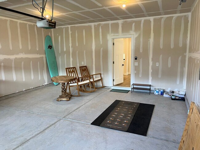 Building Photo - 125 Country Oaks Ln
