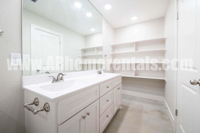 Building Photo - 29 John Ross Dr