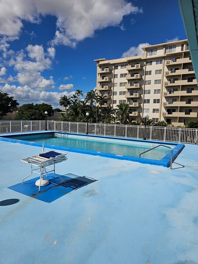 Pollo for condo - 1825 W 44th Pl