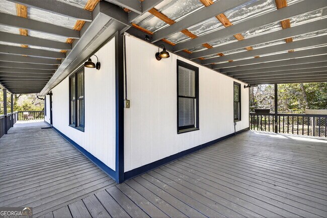 Building Photo - 720 Corbin Ave