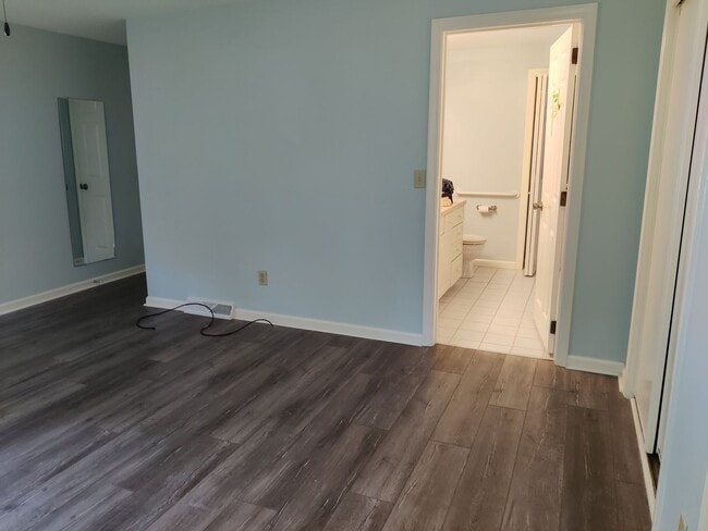 Building Photo - 2 Bedroom, 2 Bedroom Condo Year Round-Yarmouth Port