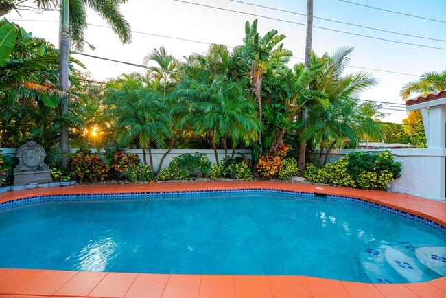 Building Photo - 1016 NE 26th Ave