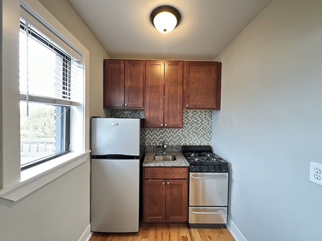 Building Photo - 4349 N Damen