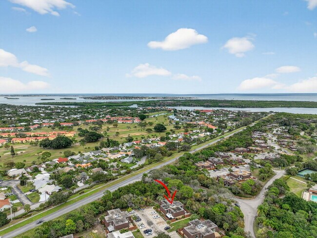 Building Photo - 5612 SE Riverboat Dr