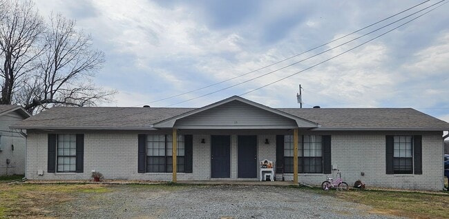 Building Photo - 24 Linder Rd