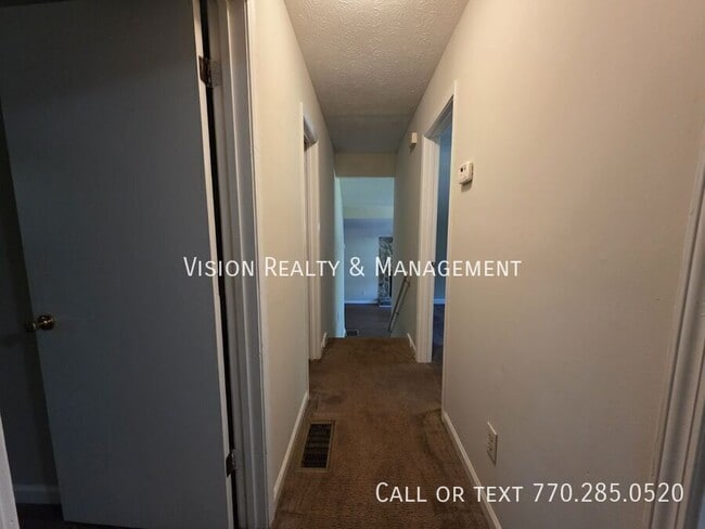 Building Photo - 155 Pine Hill Dr
