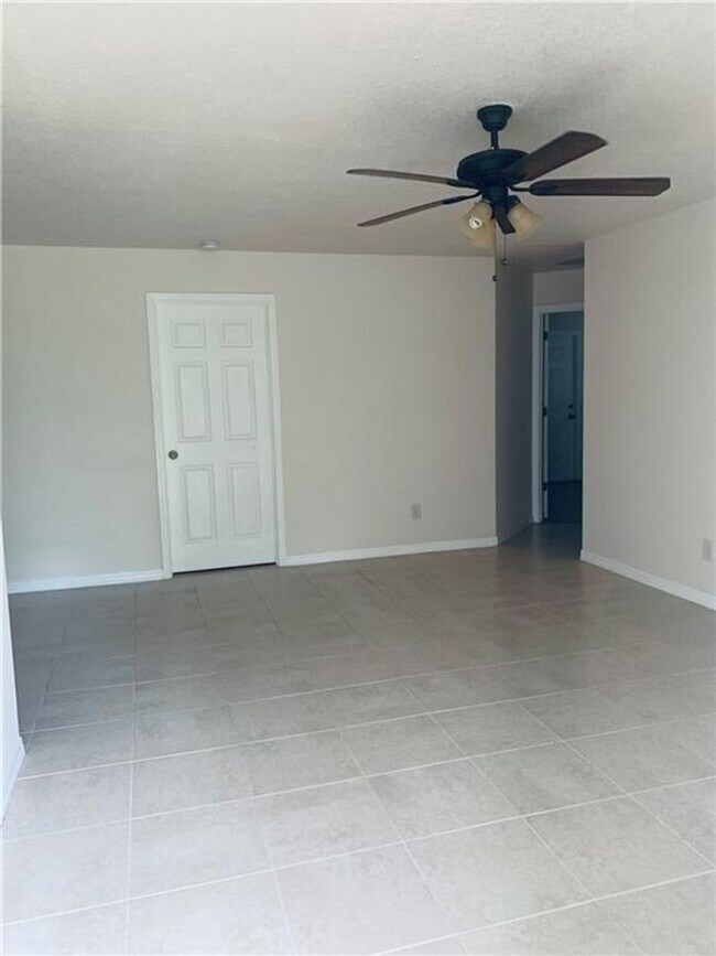 Building Photo - Charming 2-Bed, 2-Bath Home with Garage & Storage – Apply Today!