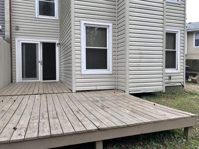Building Photo - 5960 Blackpoole Ln