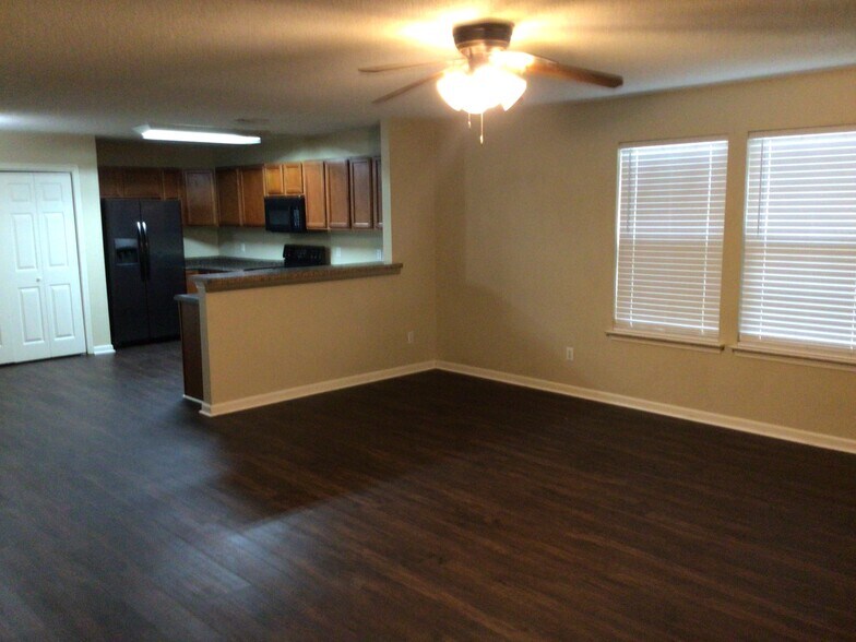 Building Photo - 7 Holly Springs Cir