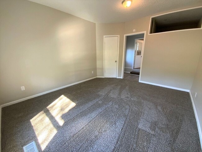 Building Photo - Welcome to Montclair!