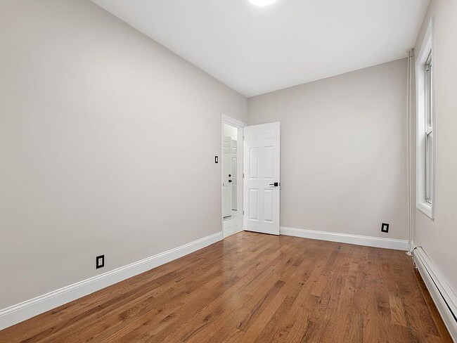 Building Photo - 3-Bedroom Gem with Modern Comfort in Bayonne – 1300 Sq. Ft. of Urban Living!"