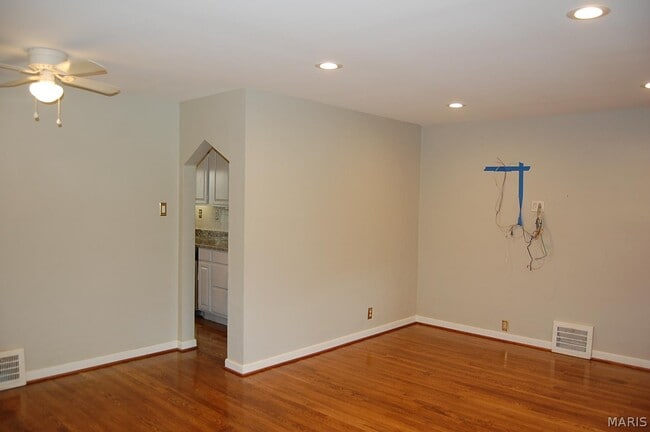 Building Photo - 814 Dickson St