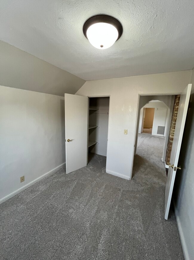 Building Photo - 2122a N 13th St