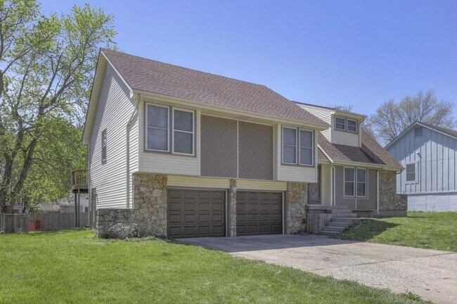 Building Photo - 1008 NW Roanoke Dr