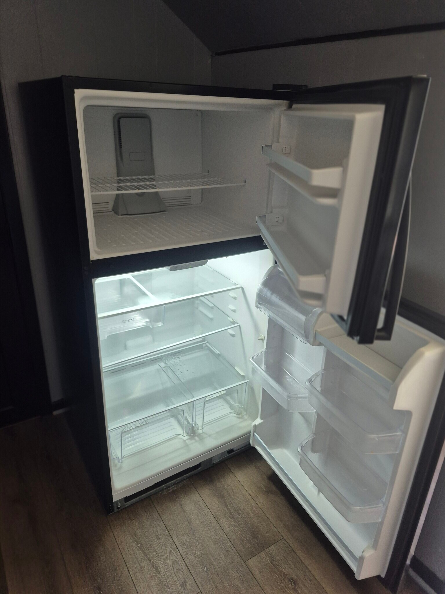 Large refrigerator - 314 Julia St