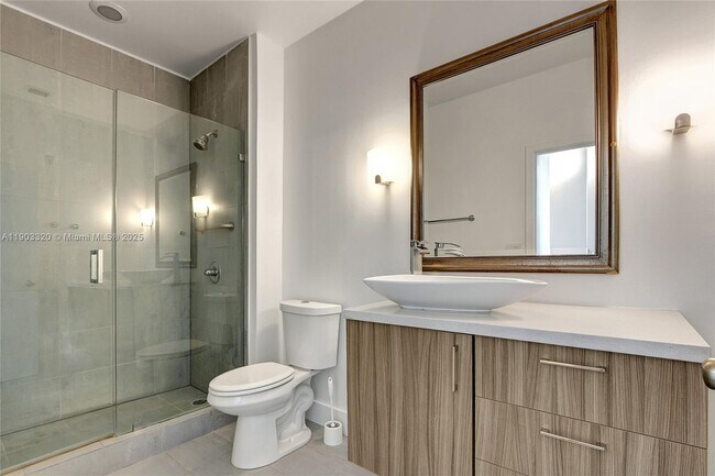 Building Photo - 2001 Biscayne Blvd