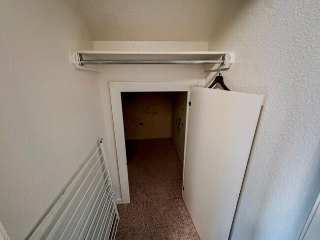 Building Photo - 36 Talladega Loop