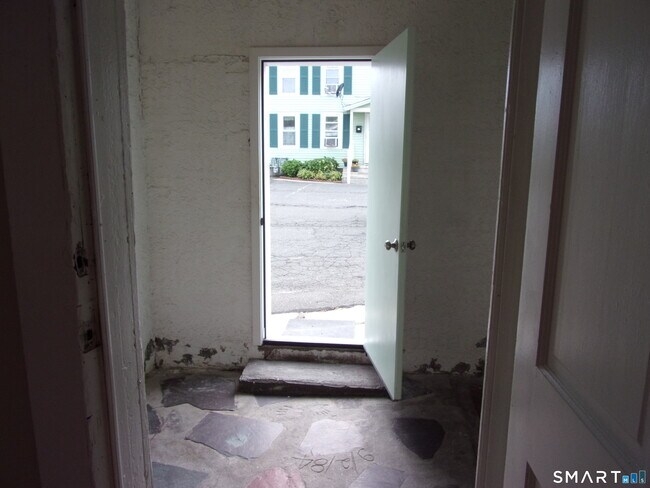 Building Photo - 158 High St