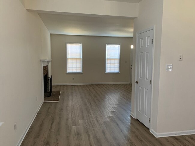 Building Photo - NORTHWEST RALEIGH TOWNHOME, AFFORDABLY PRICED FOR IMMEDIATE MOVE IN