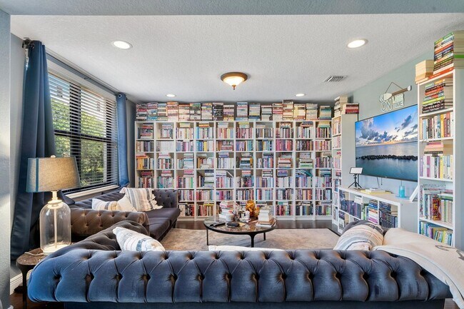 Building Photo - 9173 Delemar Ct