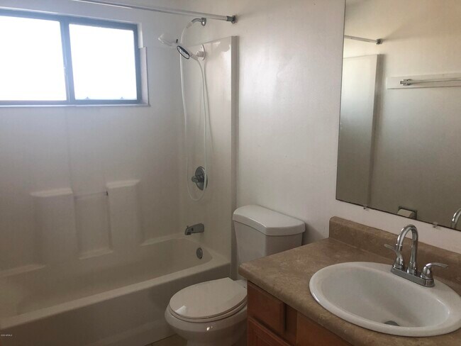 Building Photo - 2025 S Granada Dr