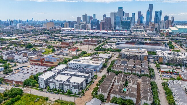 Building Photo - 2608 Rusk St