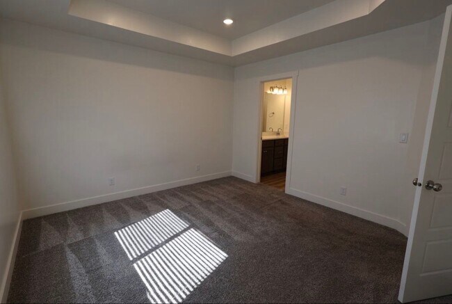 Building Photo - 46 W 460 N