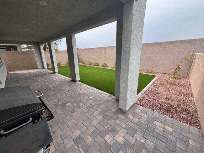 Building Photo - Beautiful 5-Bedroom, 4.5-Bath Home with St...