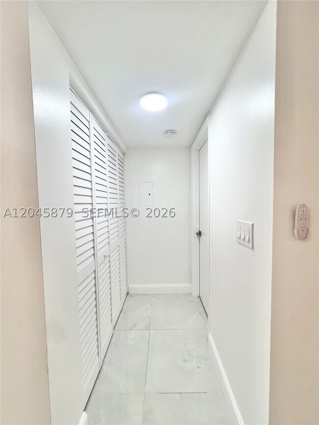 Building Photo - 842 NW 92nd Ave