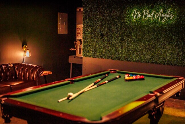 Building Photo - 29 Pinewood Forest Ct