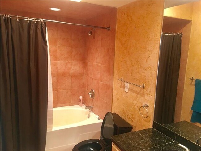 Building Photo - 3777 Peachtree Rd NE