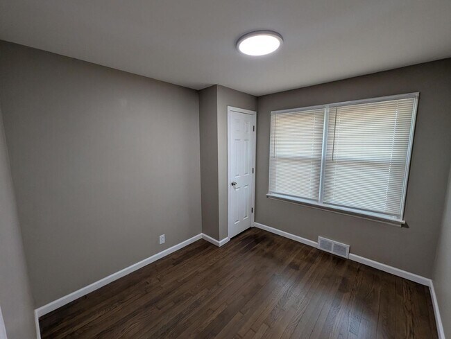 Building Photo - House on Hedge