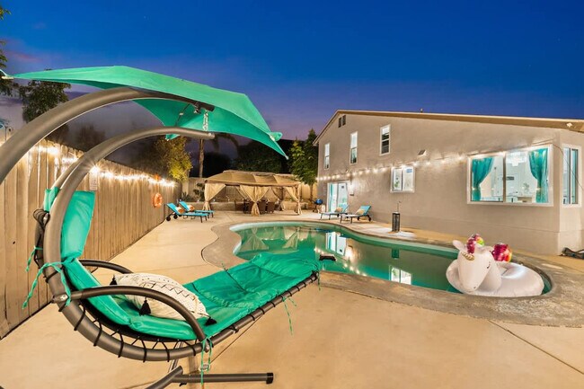 Building Photo - 13737 Via Tres Vistas