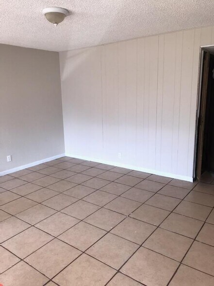 Building Photo - 2704 Houston St