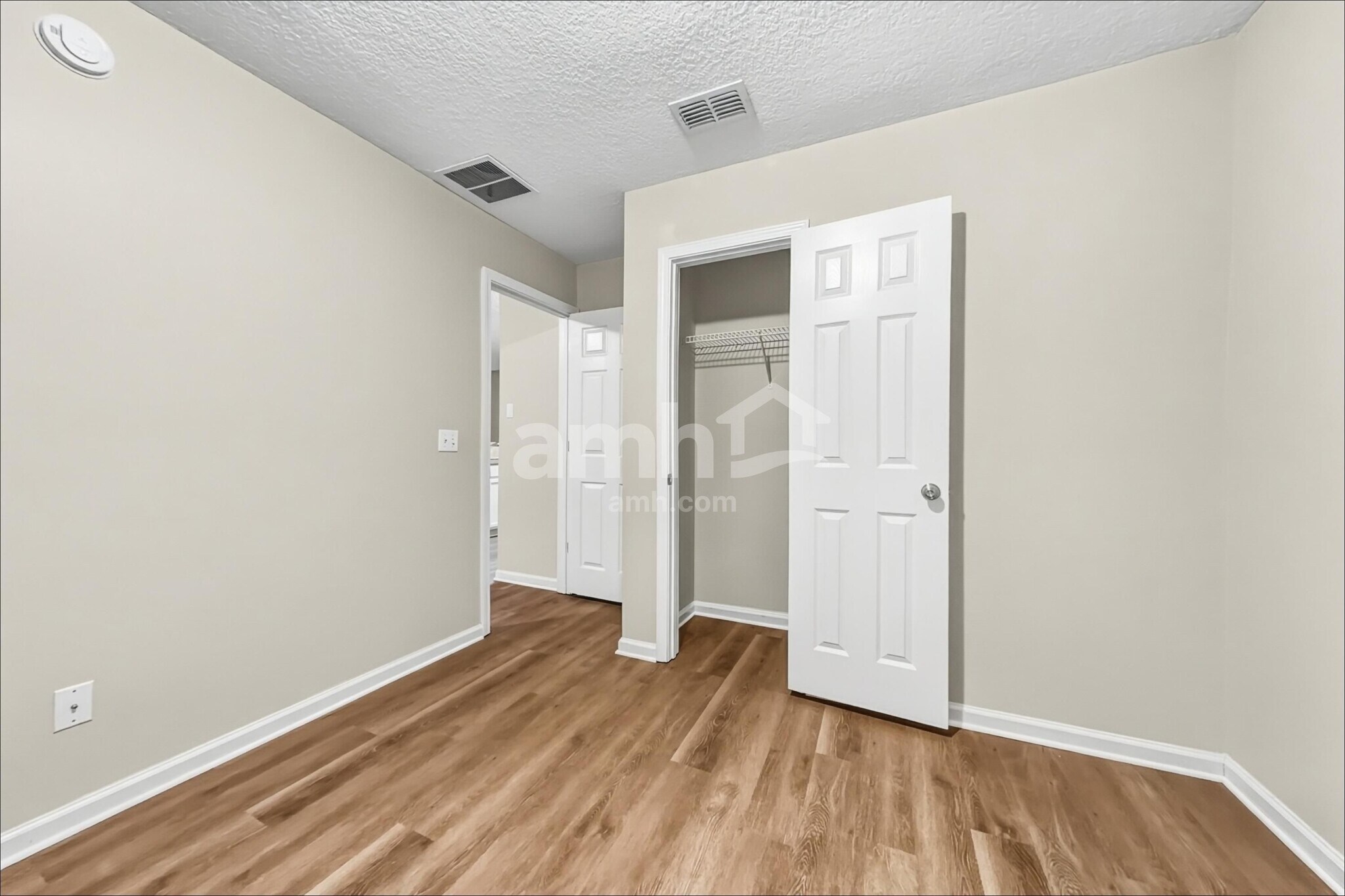 Building Photo - 1379 Samantha Cir E