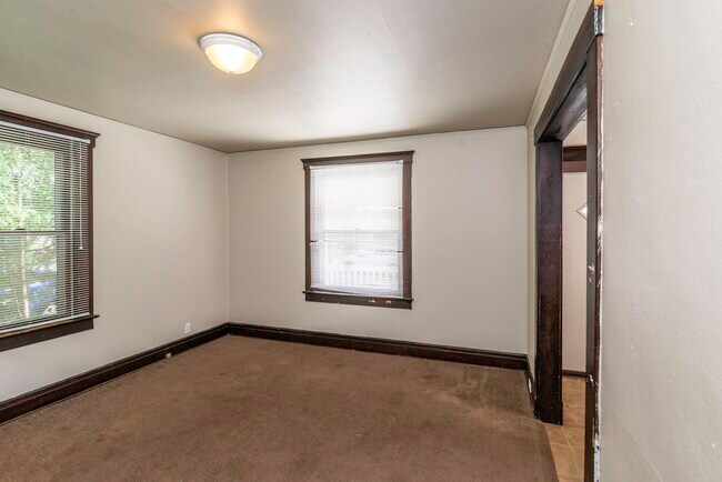 Building Photo - 831 Brookwood Pl