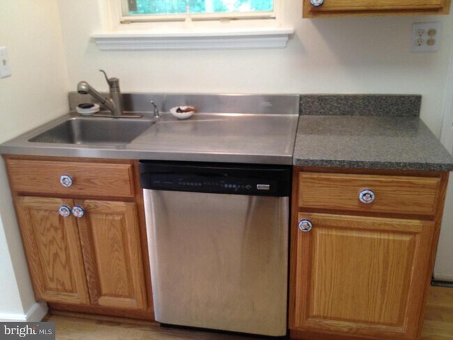 Building Photo - 7017 Murray Ln