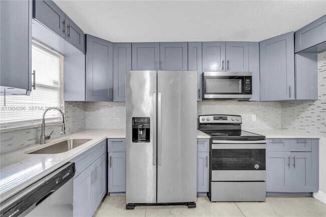 Building Photo - 4760 Lucerne Lakes Blvd W