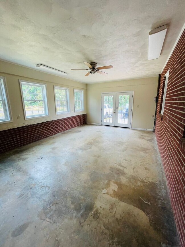 Building Photo - Home for Rent in Dayton