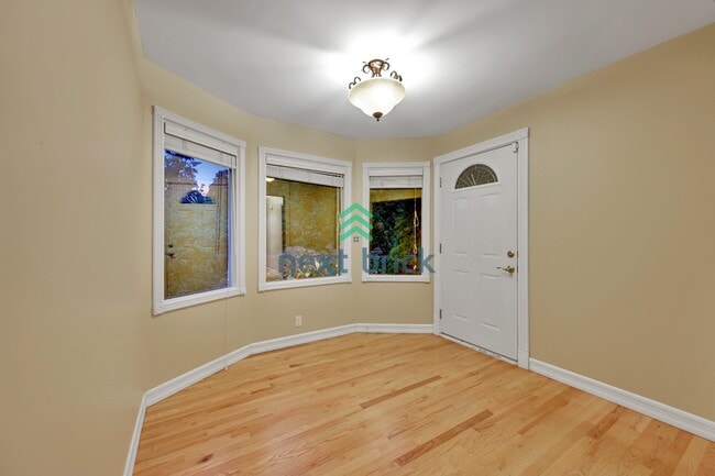 Building Photo - Stunning Bellevue Home for Rent