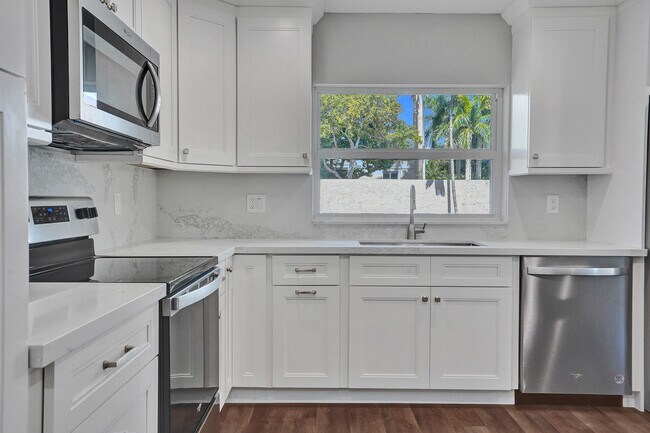 Building Photo - 9821 NW 5th Pl